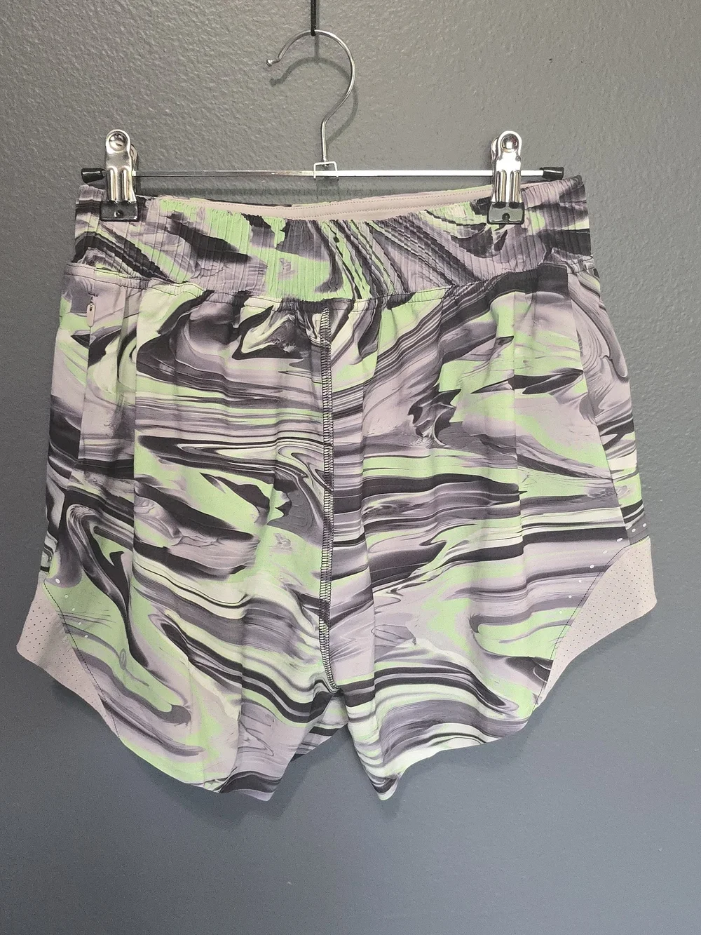 lululemon athletica Hotty Hot High-Rise Short 4